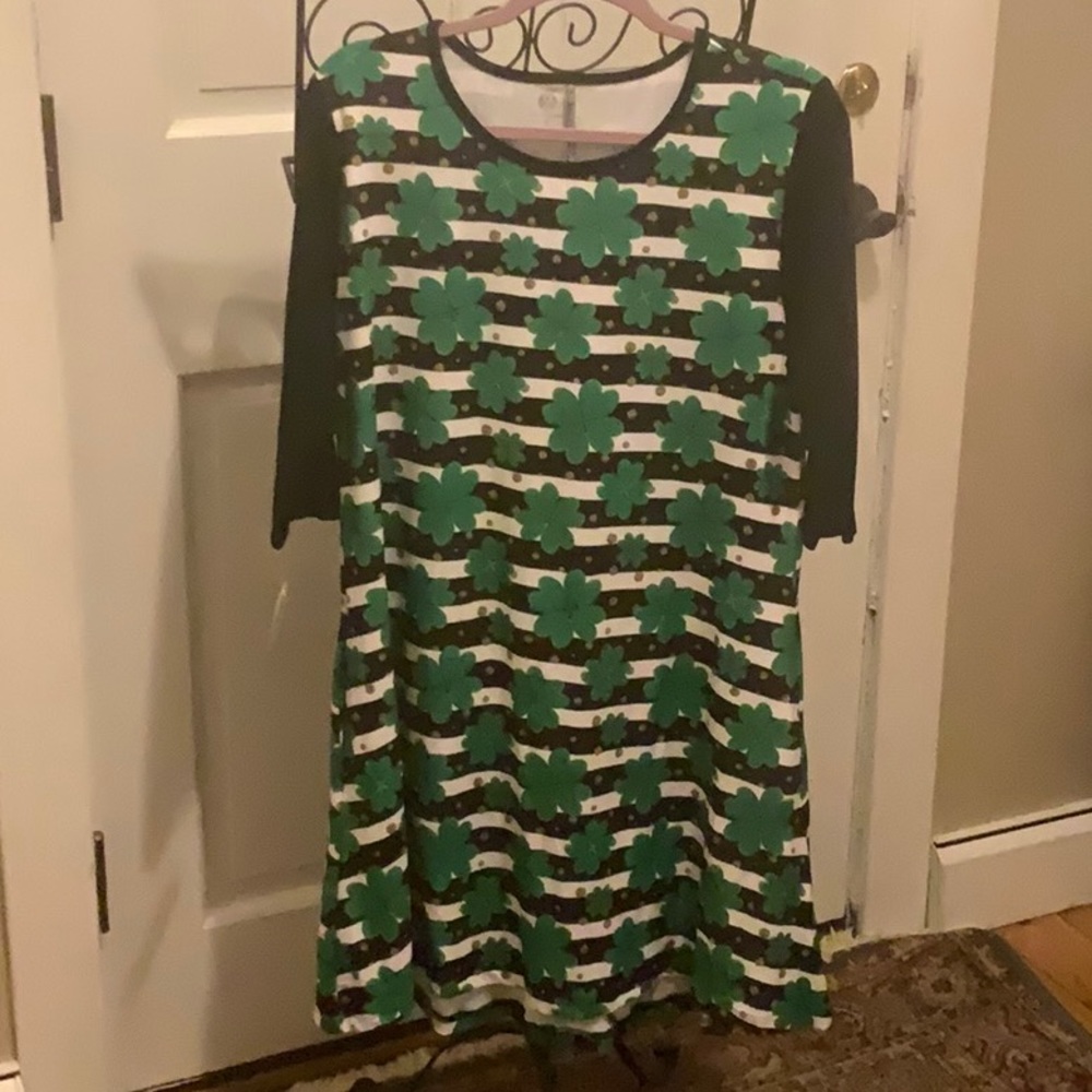 Charlie’s Project 3/4 sleeve swing dress, Shamrocks, new with tags! Pockets! Med